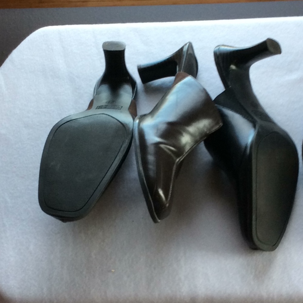 Shoes - Picture 4 of 4
